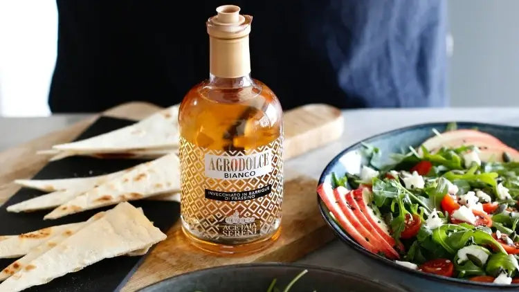 Hvid balsamicoeddike: Hvad den er, og hvorfor den bliver mere populær