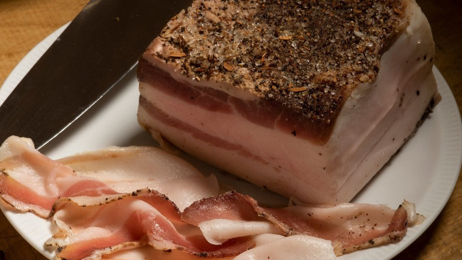 Hvad er forskellen på guanciale og pancetta?