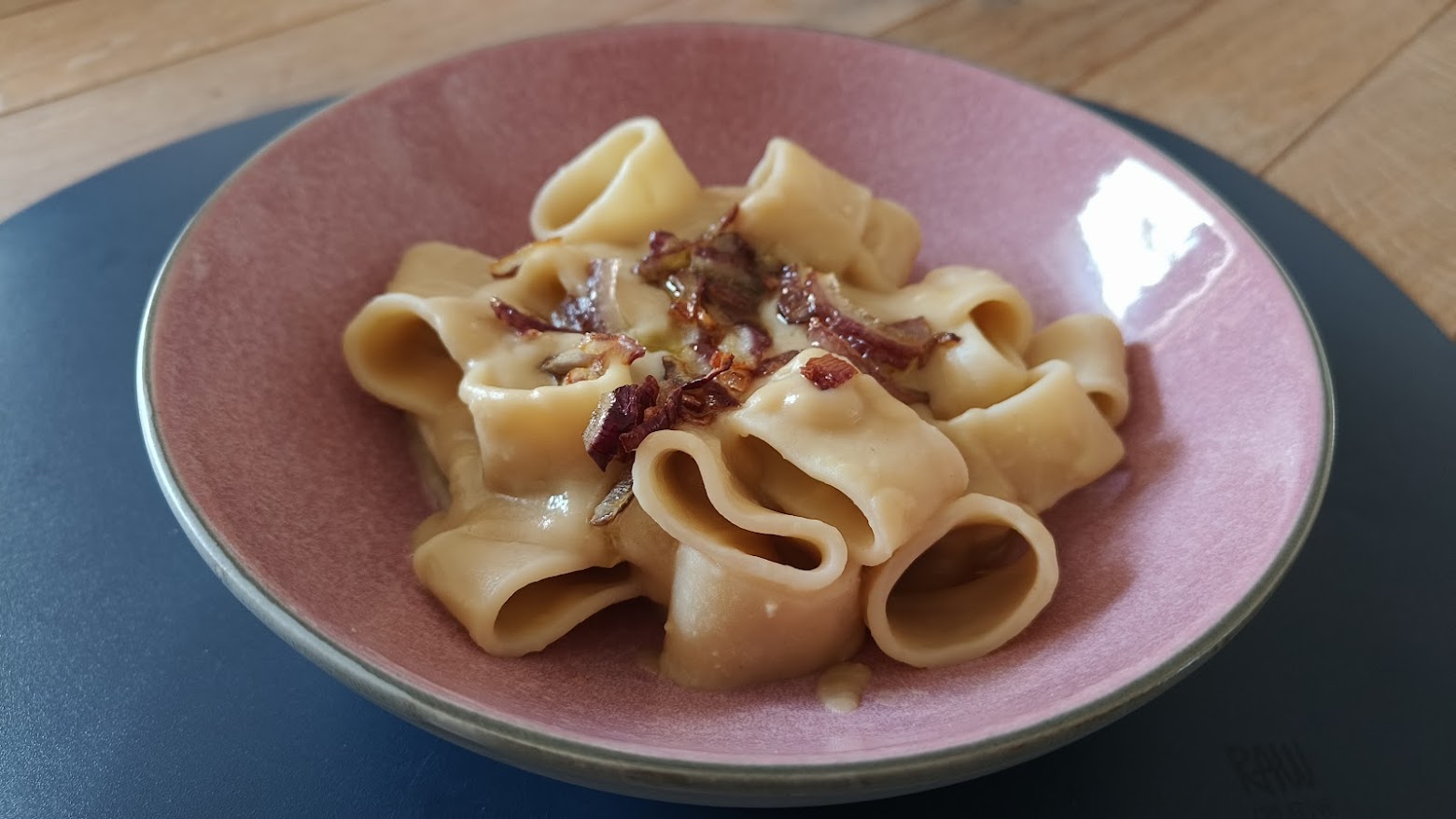 Pasta med puré af hvide hestebønner og Tropea løg